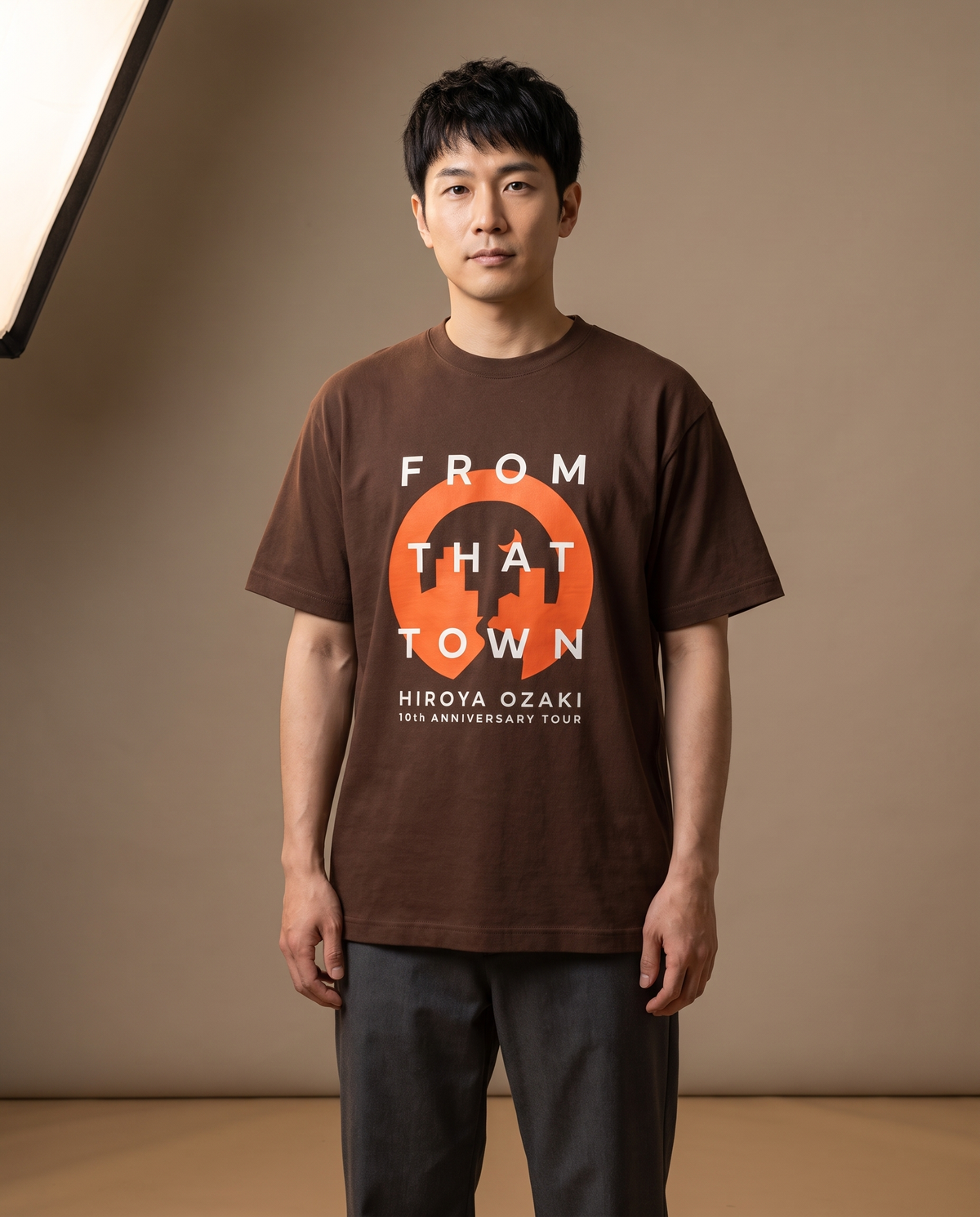 FROM THAT TOWN Tシャツ（ダークブラウン）